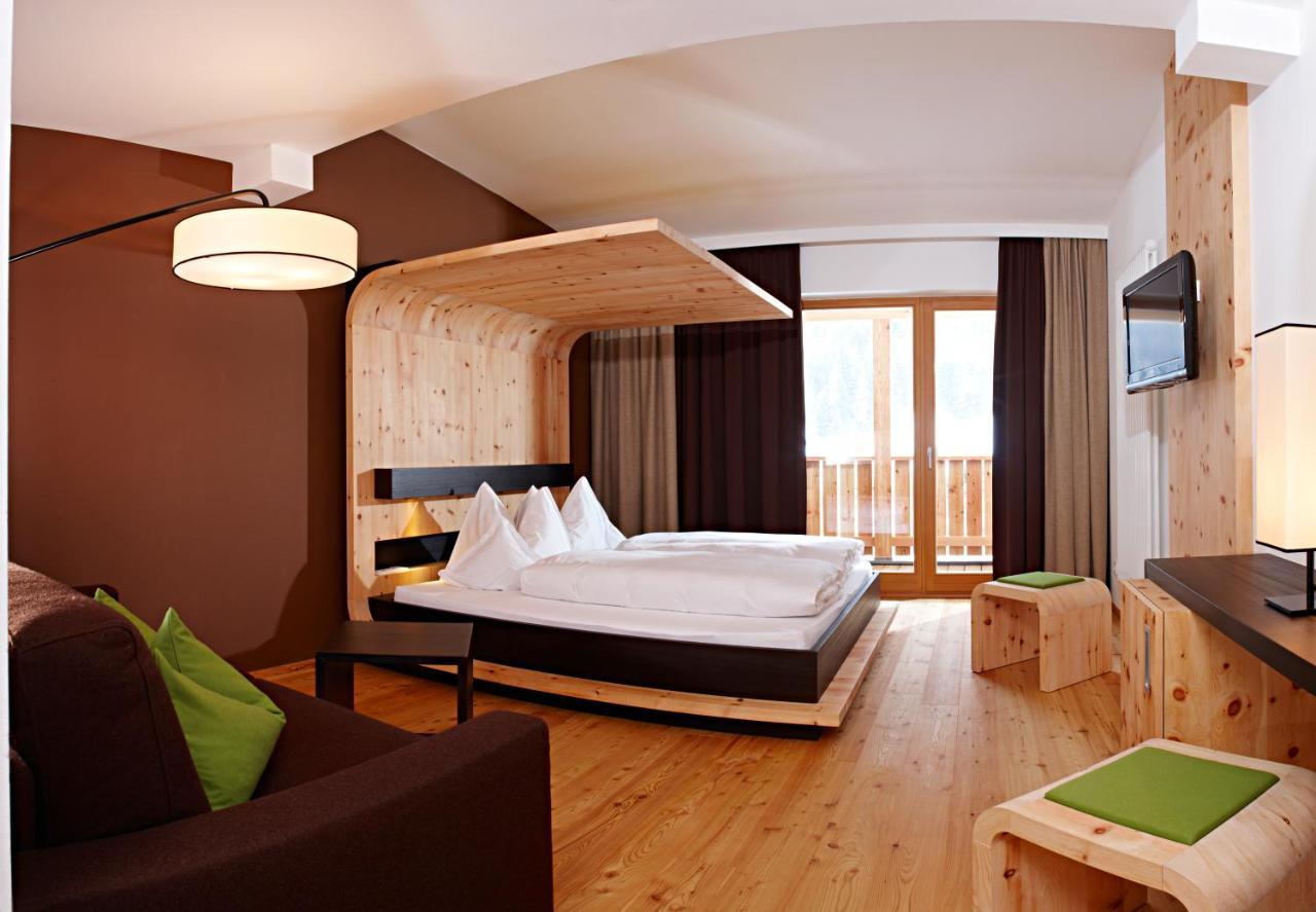 Hotel Monika Sexten Exterior photo A room at the Hotel Garni Garni in the German Alps